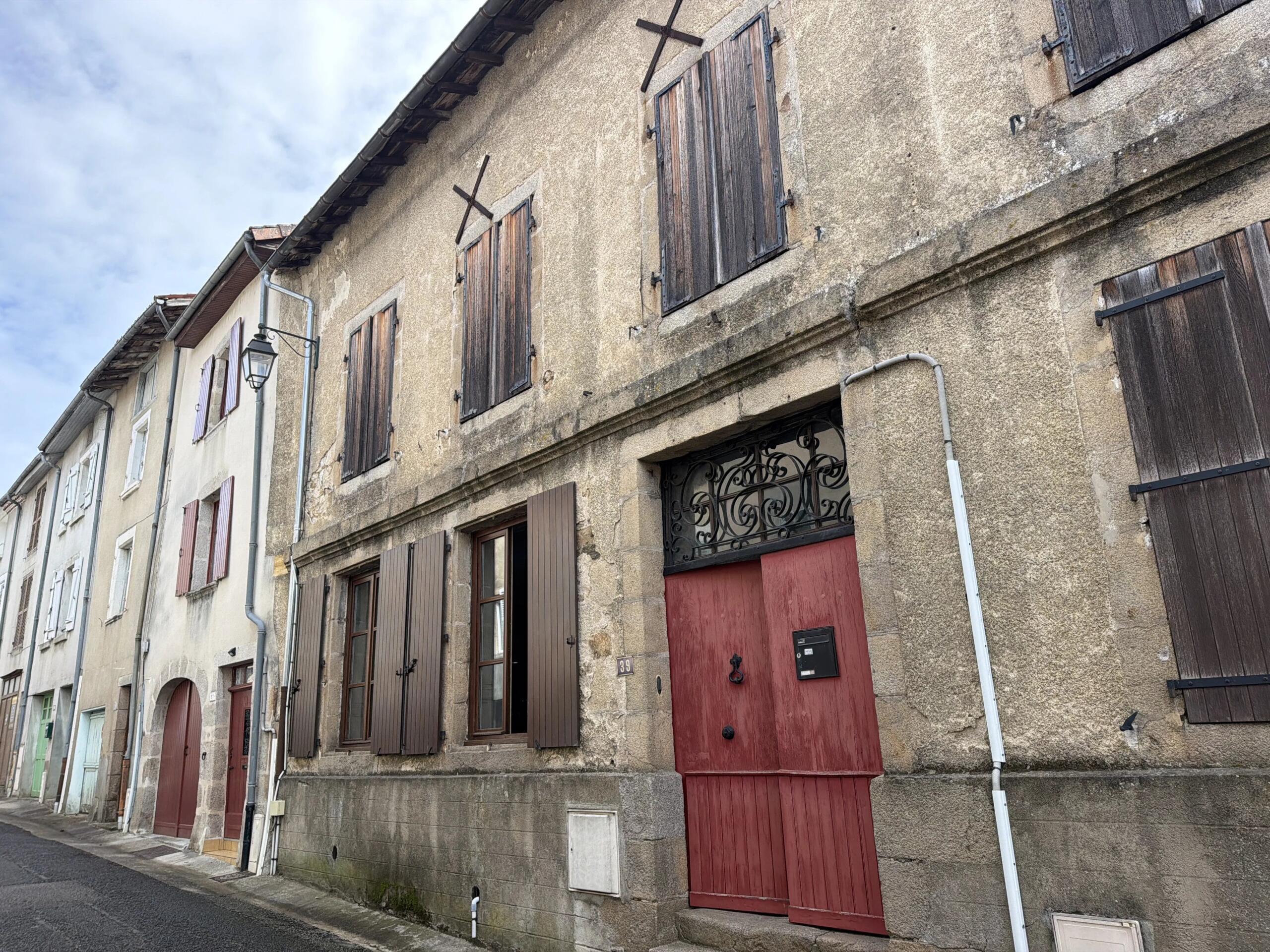 A property deep with history with a Valencian feel on entry, Limousin – France – BVI86217