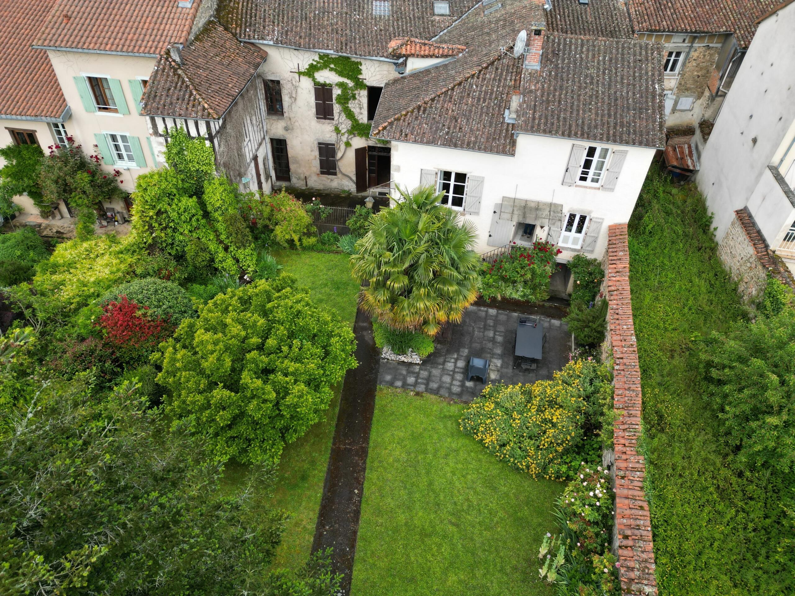 A property deep with history with a Valencian feel on entry, Limousin – France – BVI86217