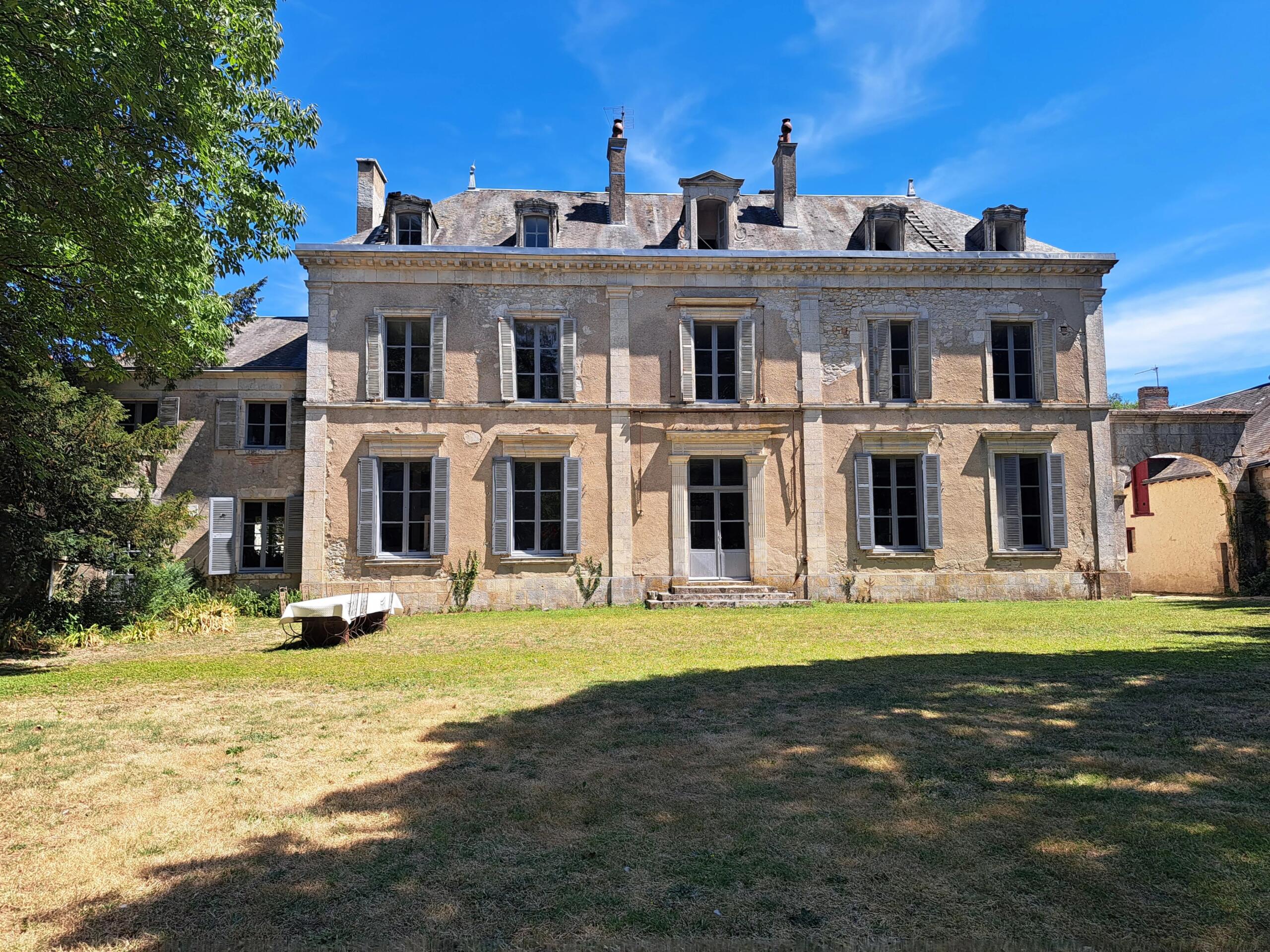 Idyllic bijou chateau in glorious countryside, Centre – France – BVI86136