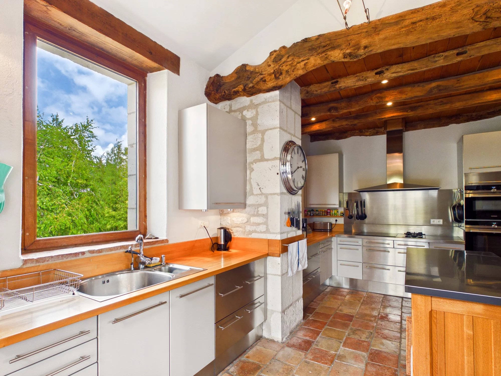 Elegant Stone Farmhouse with Bespoke 18m Pool and 17.45 Hectares Near Gaillac, Midi-Pyrénées – France – BVI73339