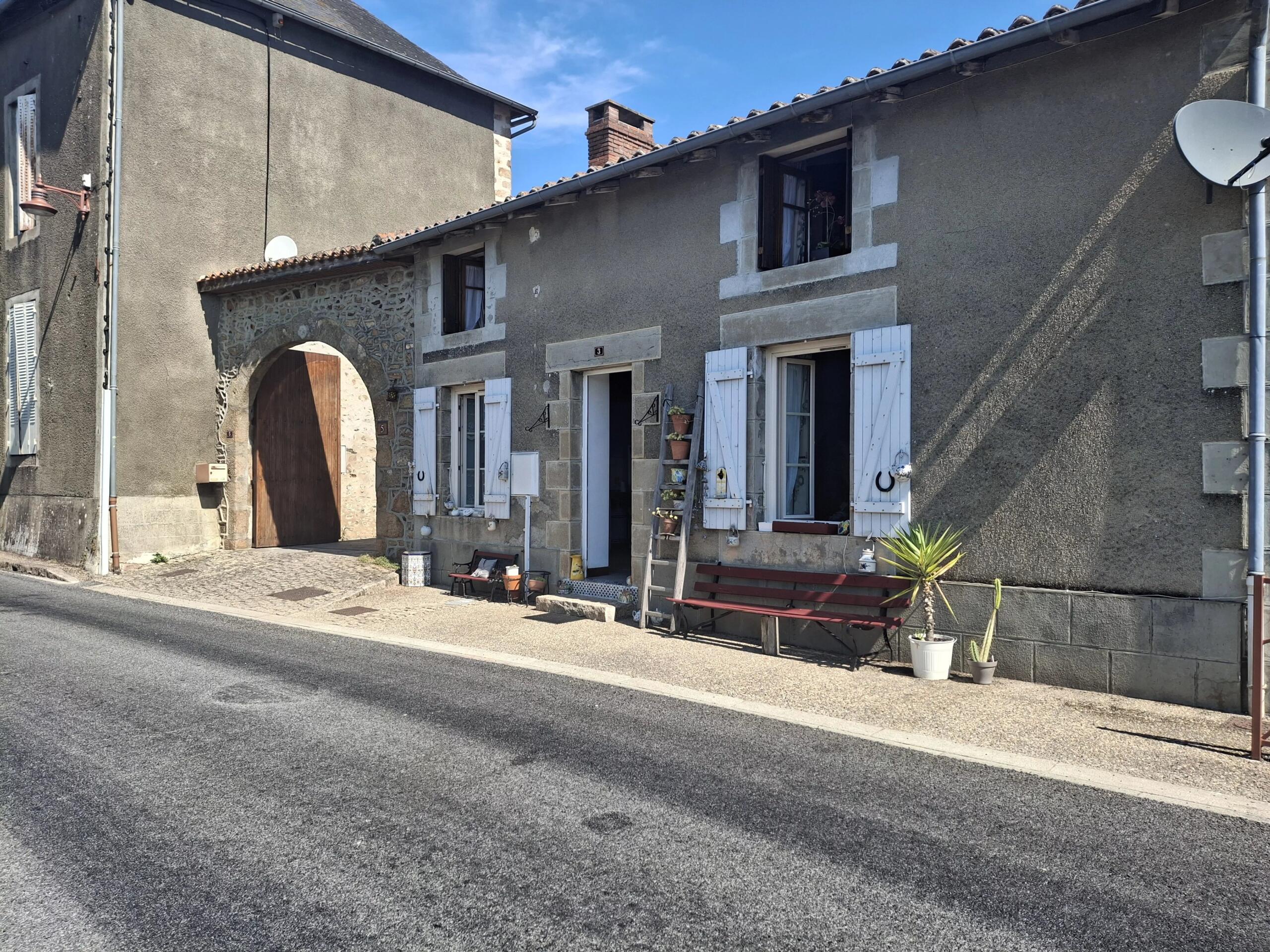 Charming 2-bed cottage in village setting, Poitou-Charentes – France – BVI85212