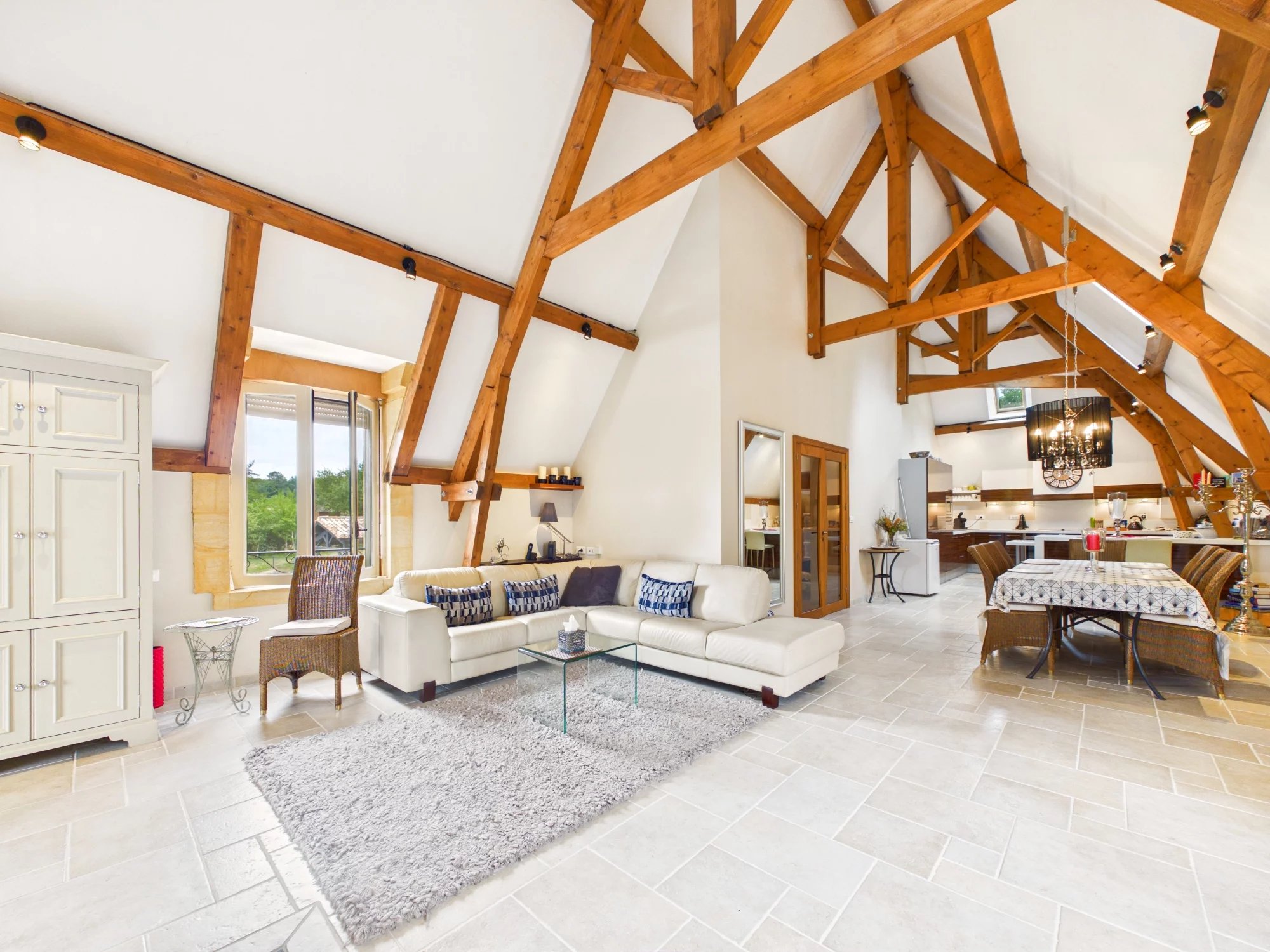 Elegant Stone Residence with Panoramic Views and Flexible Living Accommodation, Aquitaine – France – BVI86233