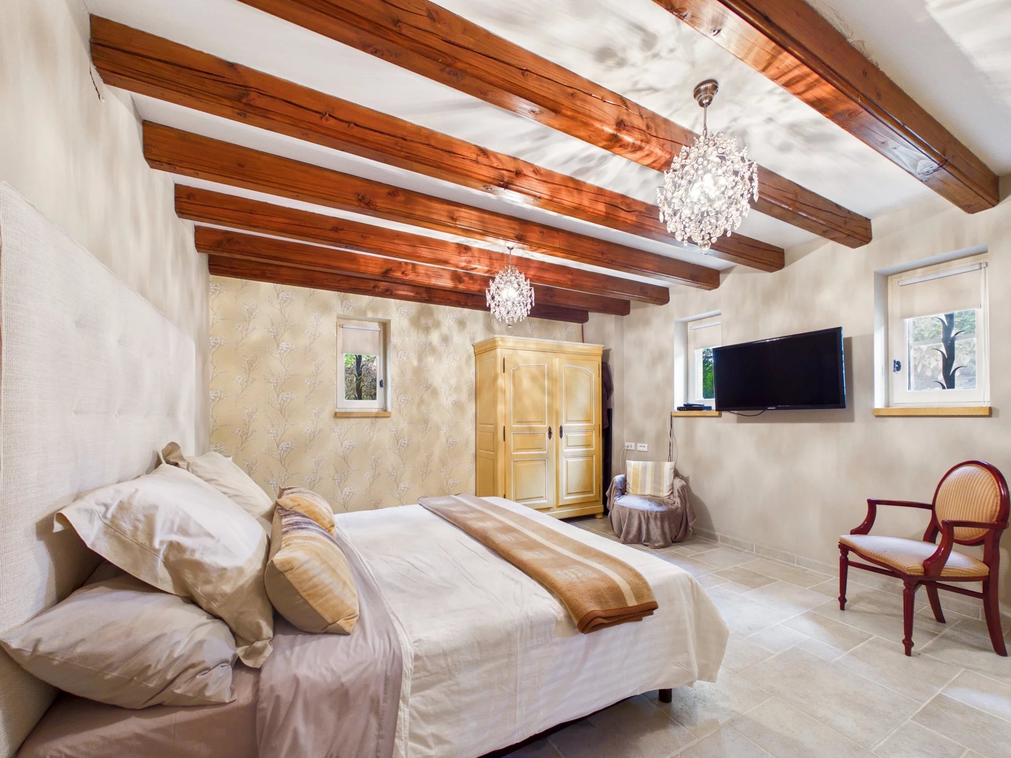 Elegant Stone Residence with Panoramic Views and Flexible Living Accommodation, Aquitaine – France – BVI86233