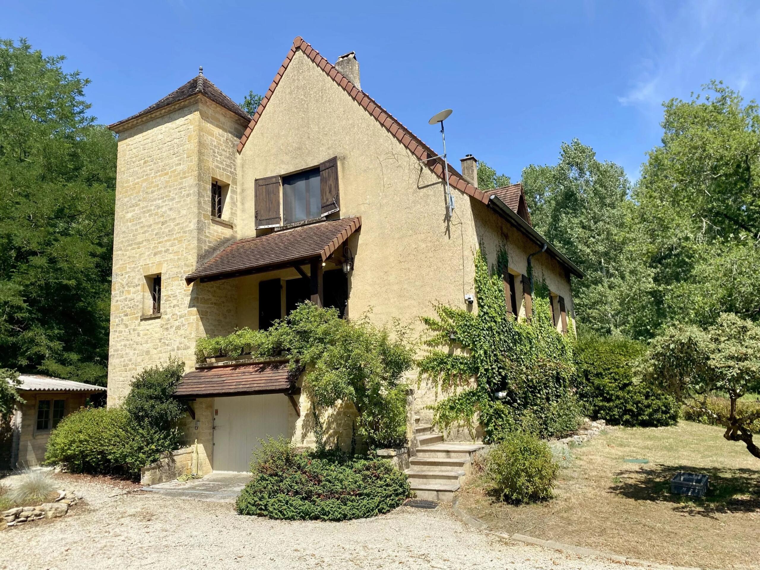 Charming former mill set in 1.2 hectares of parkland with a lake, Aquitaine – France – BVI86220