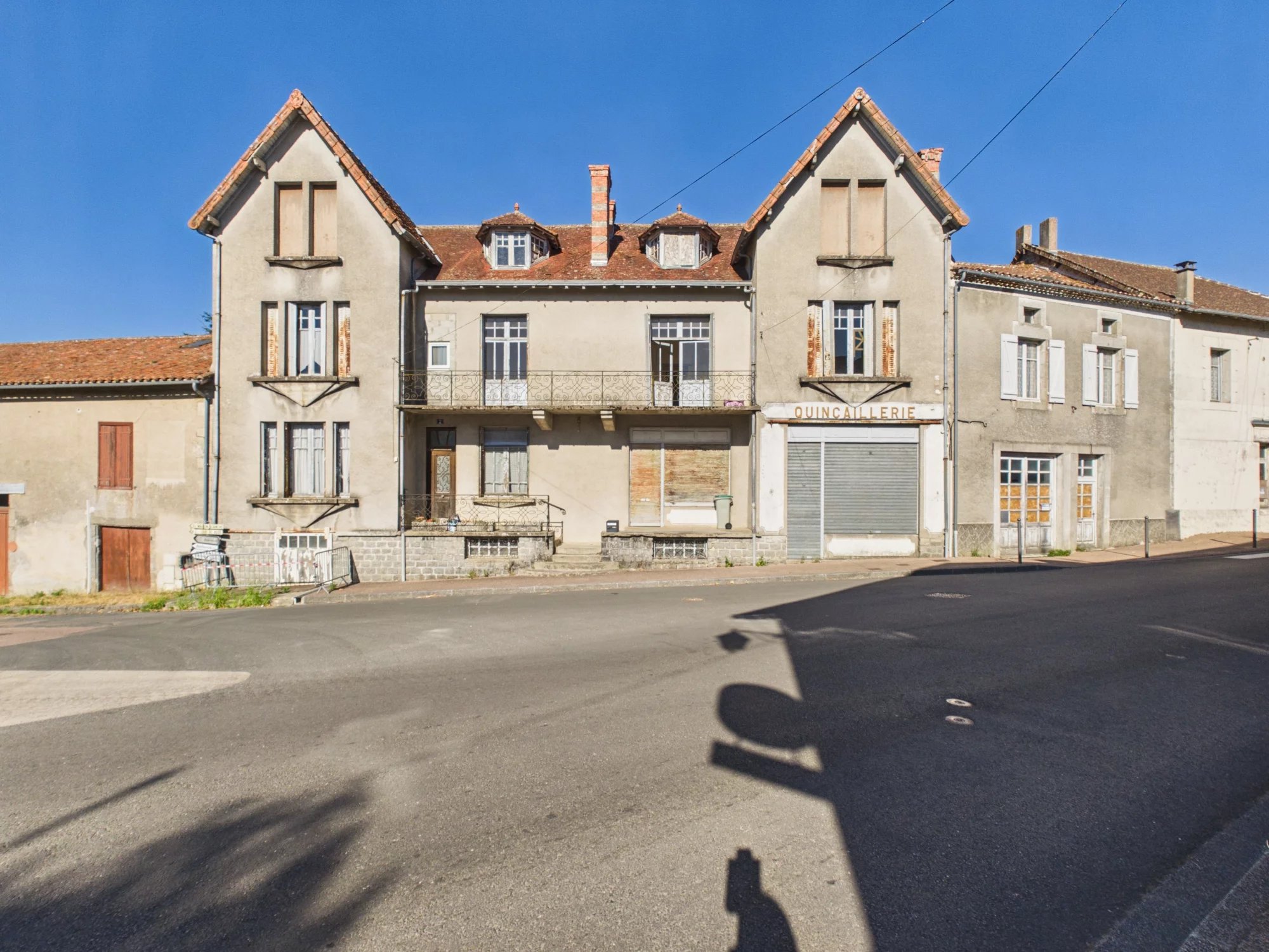 Stunning Character Property with 8 Bedrooms and Commercial Space, Aquitaine – France – BVI85653