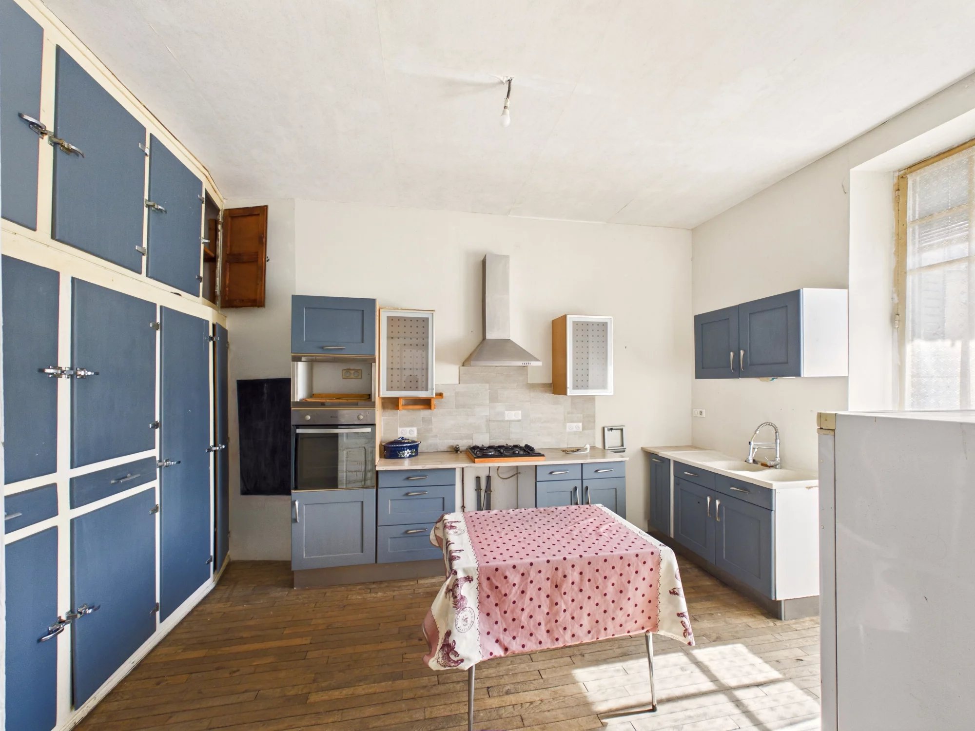 Stunning Character Property with 8 Bedrooms and Commercial Space, Aquitaine – France – BVI85653