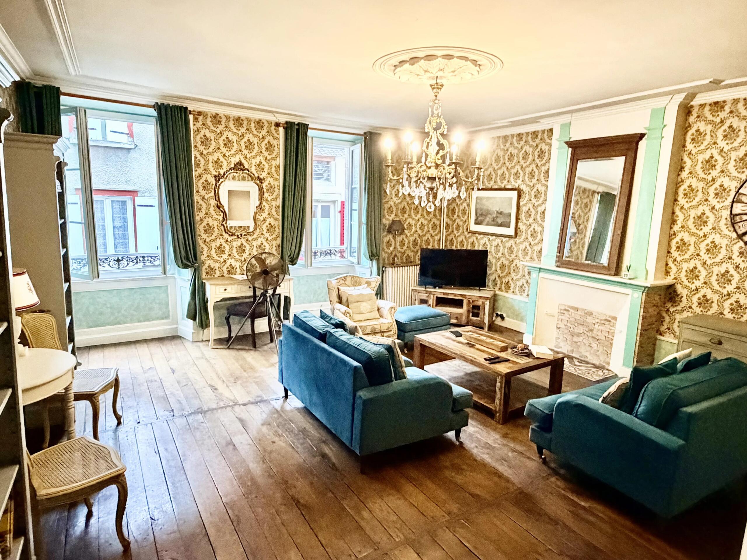 Large and flexible townhouse in the centre of this lively town, Limousin – France – BVI86573