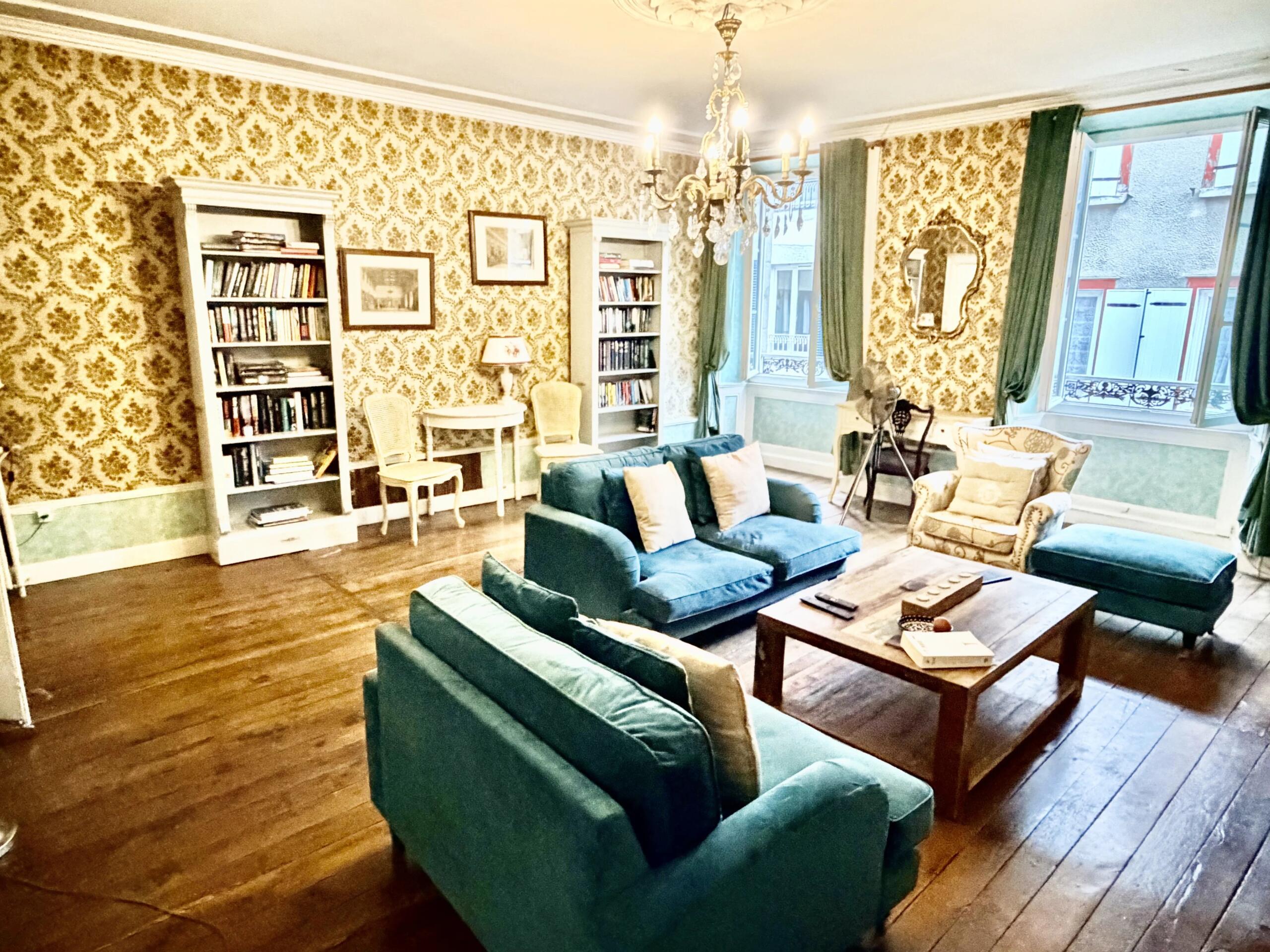 Large and flexible townhouse in the centre of this lively town, Limousin – France – BVI86573