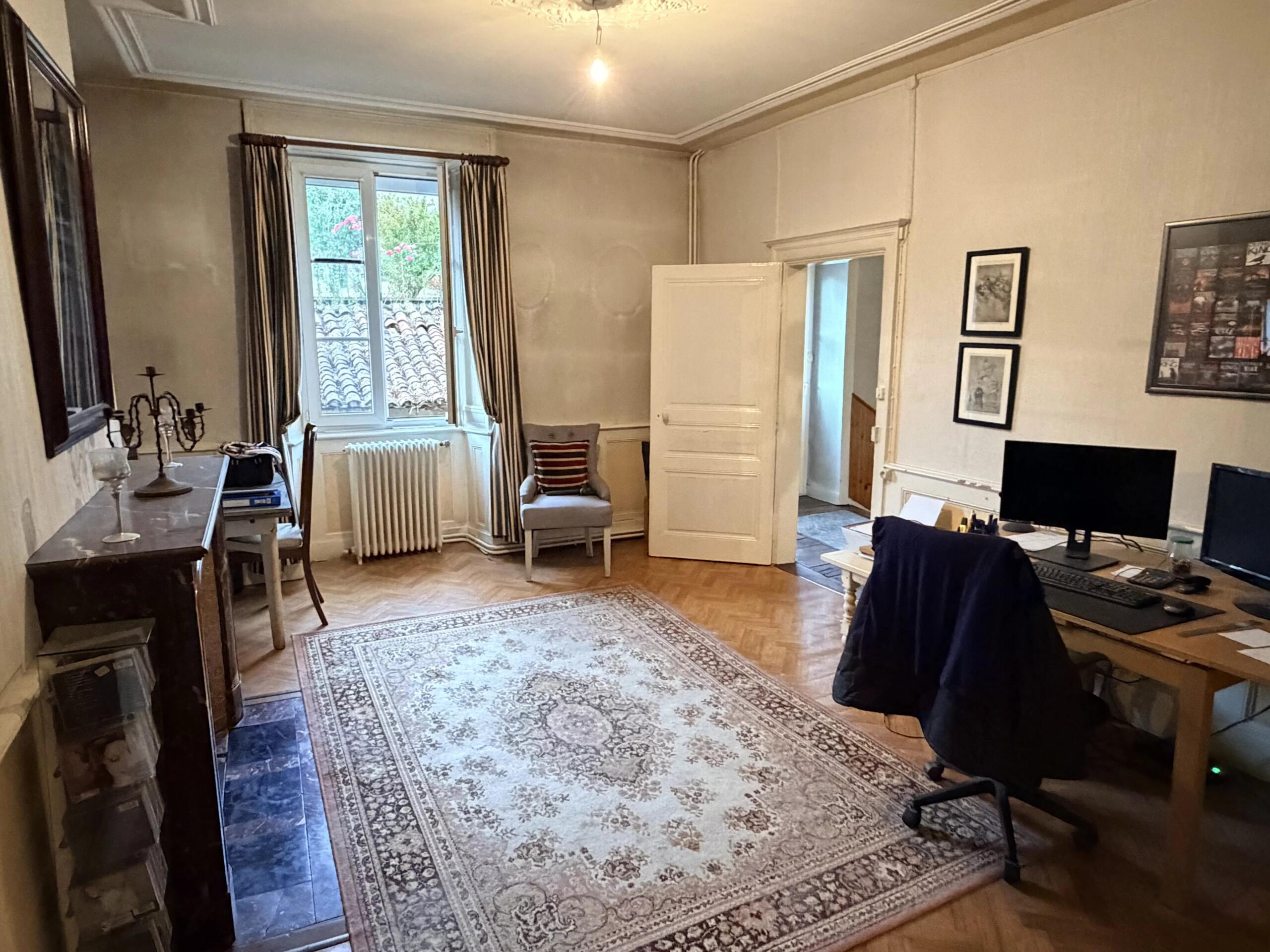 Large and flexible townhouse in the centre of this lively town, Limousin – France – BVI86573