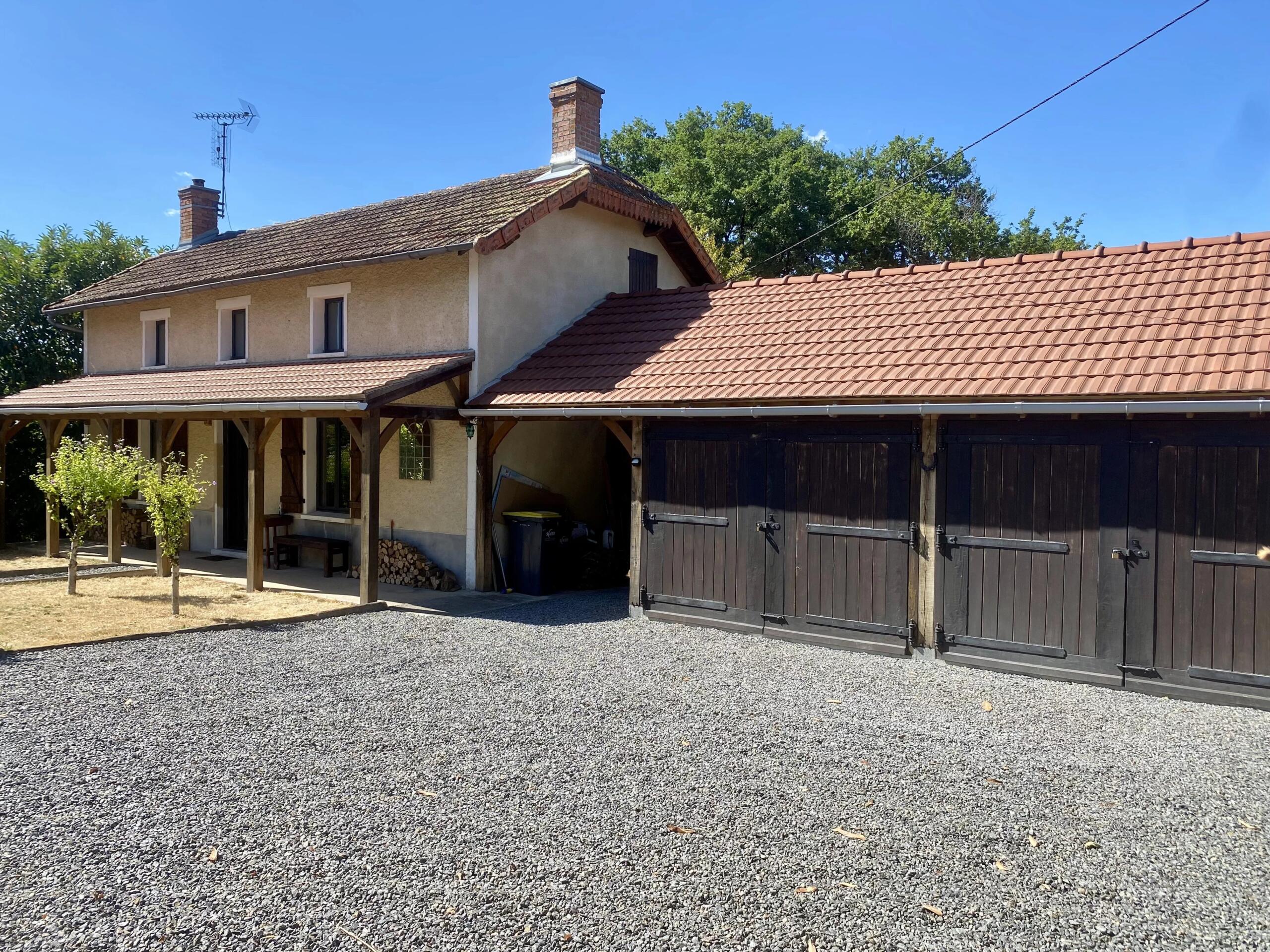 A Beautiful Country Property Offering Space, Privacy and Breathtaking Views, Poitou-Charentes – France – BVI86357