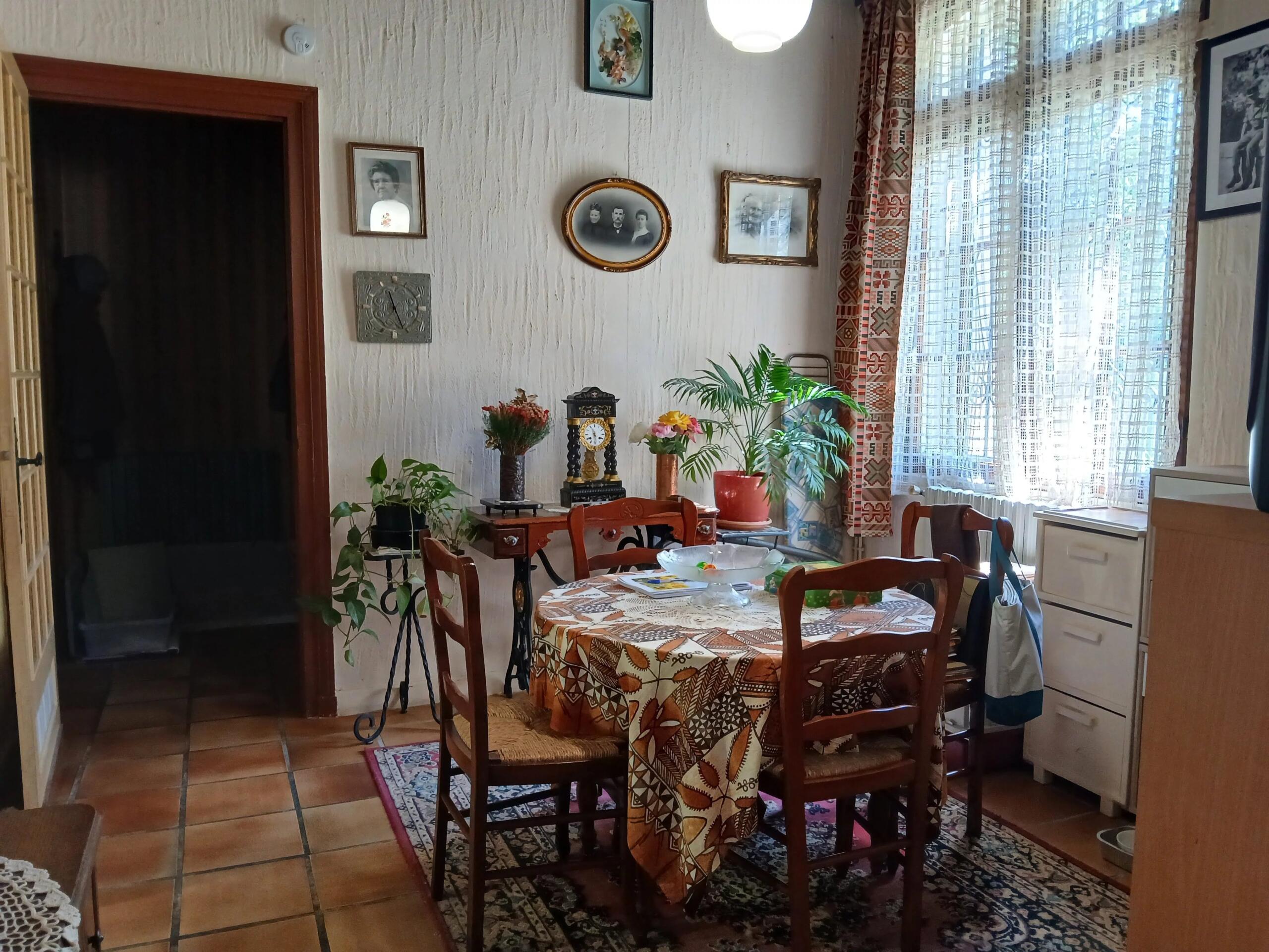 Spacious family home with parkland gardens, Aquitaine – France – BVI86542