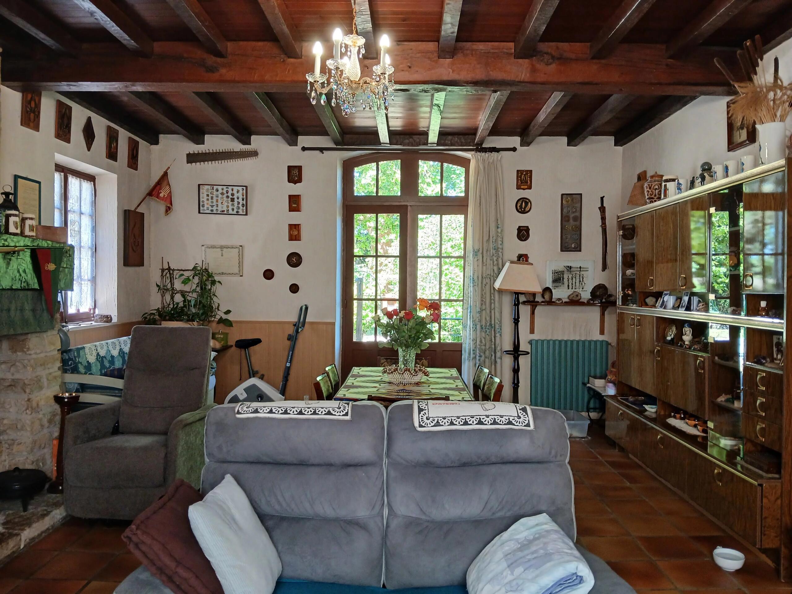 Spacious family home with parkland gardens, Aquitaine – France – BVI86542