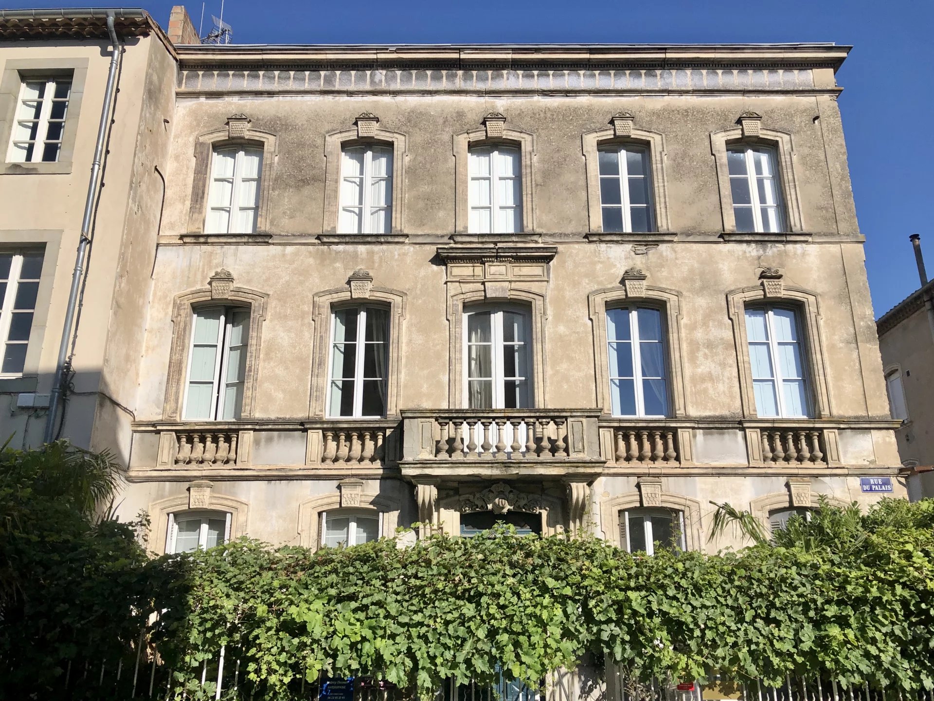 Elegant Haussmann-Style Townhouse with Garden and Excellent Investment Potential, Languedoc-Roussillon – France – BVI70301