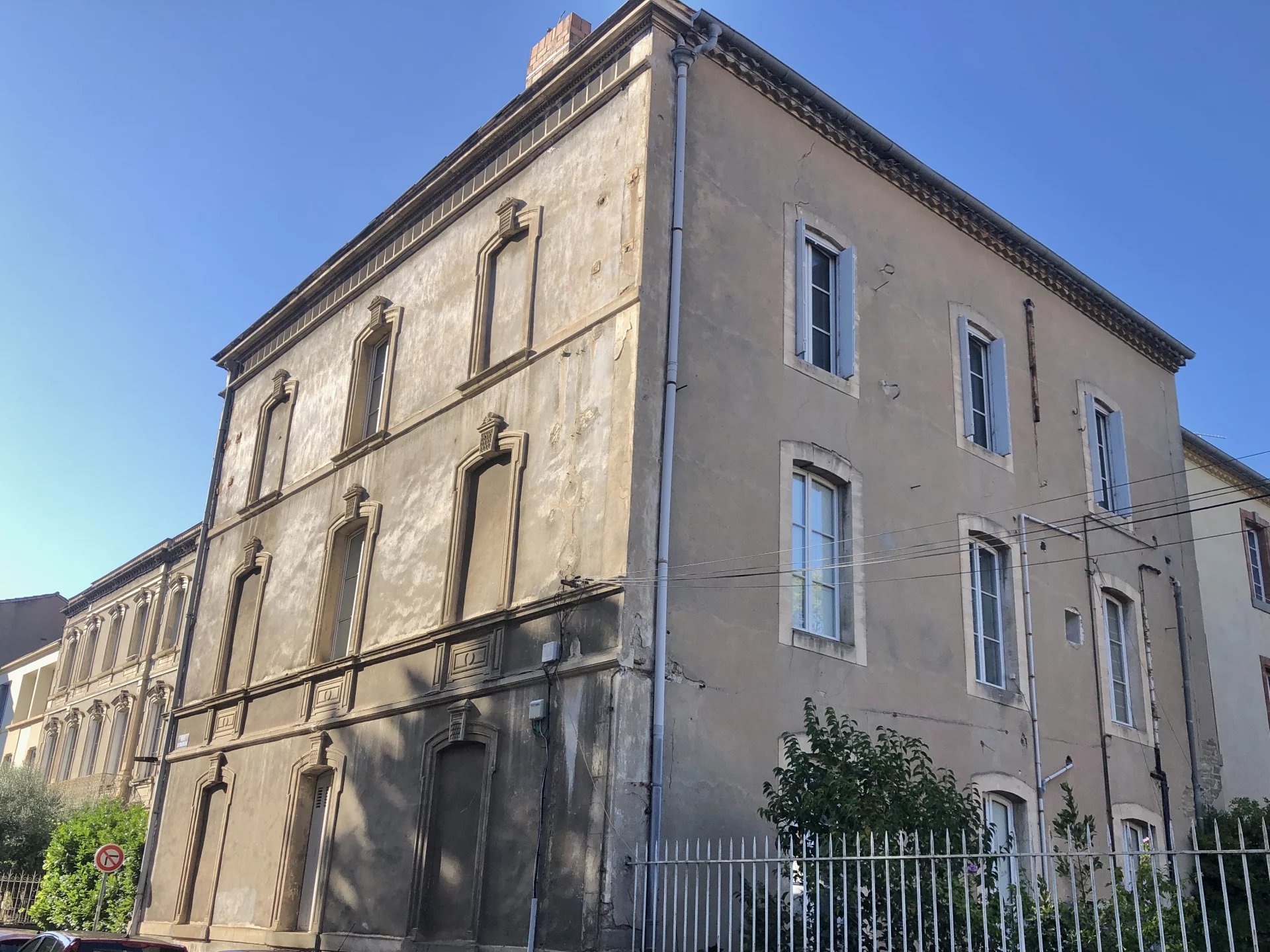 Elegant Haussmann-Style Townhouse with Garden and Excellent Investment Potential, Languedoc-Roussillon – France – BVI70301