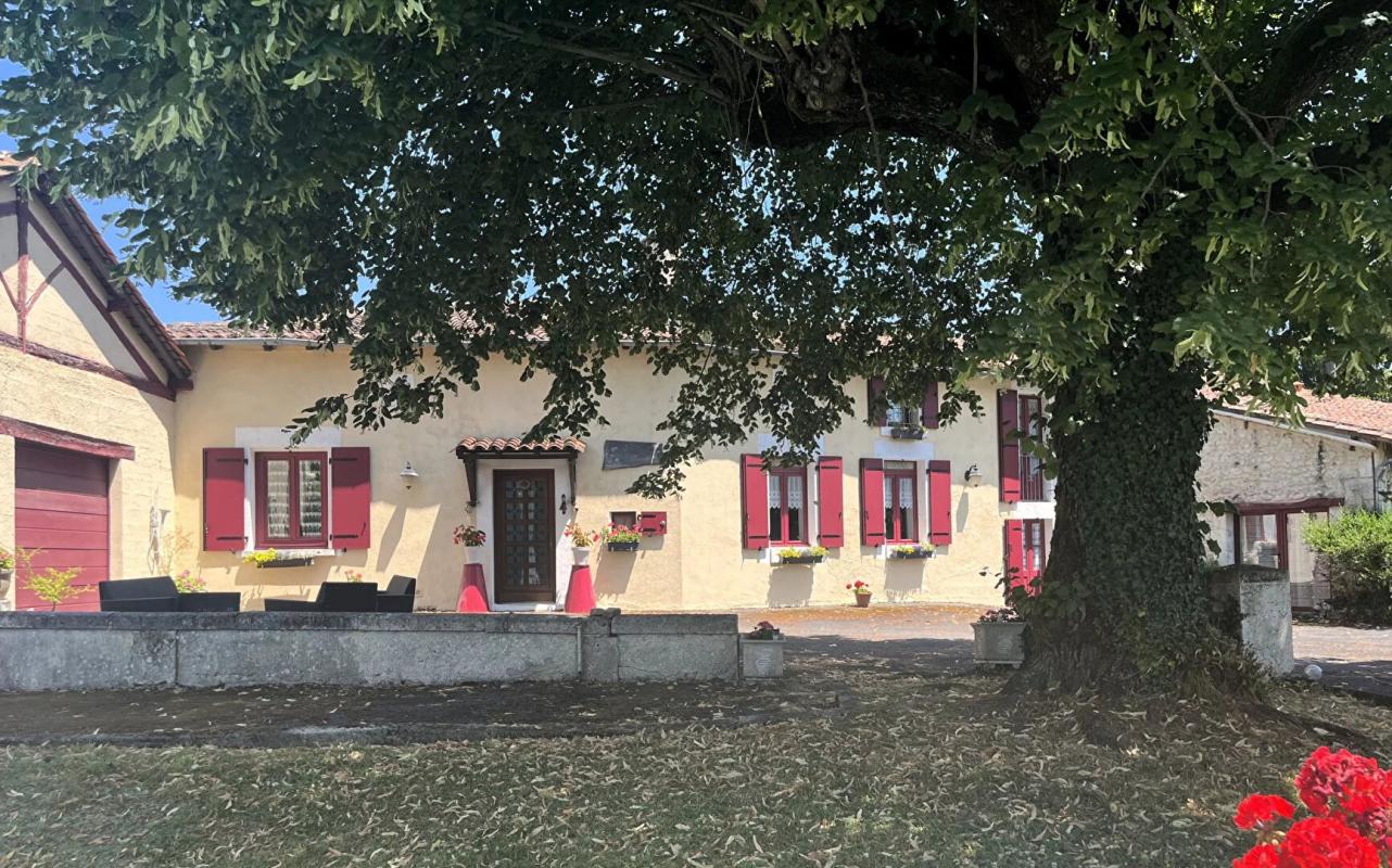 4 bedroom maison in Saint Amant, Charente, France