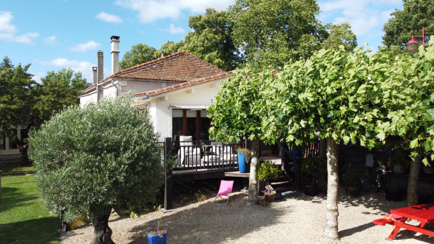 4 bedroom maison situee en campagne in Bors (canton De Tude Et Lavalette), Charente, France