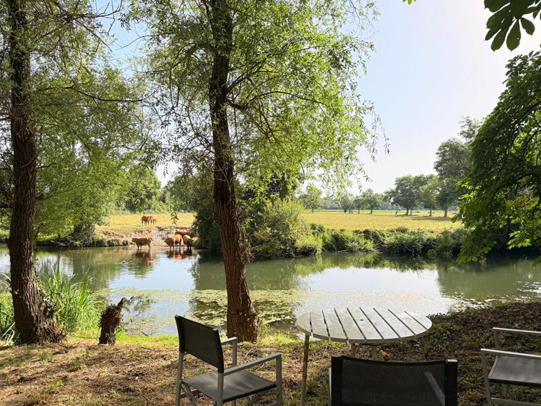 8 bedroom maison in Aubeterre Sur Dronne, Charente, France