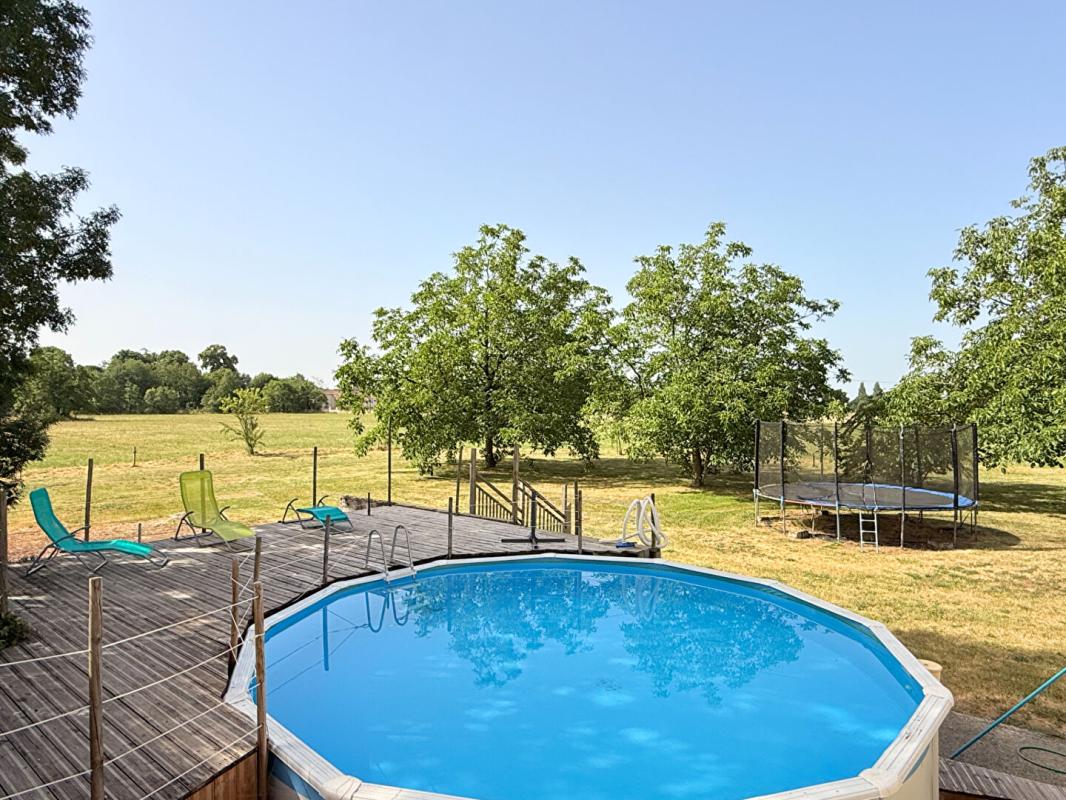 8 bedroom maison in Aubeterre Sur Dronne, Charente, France