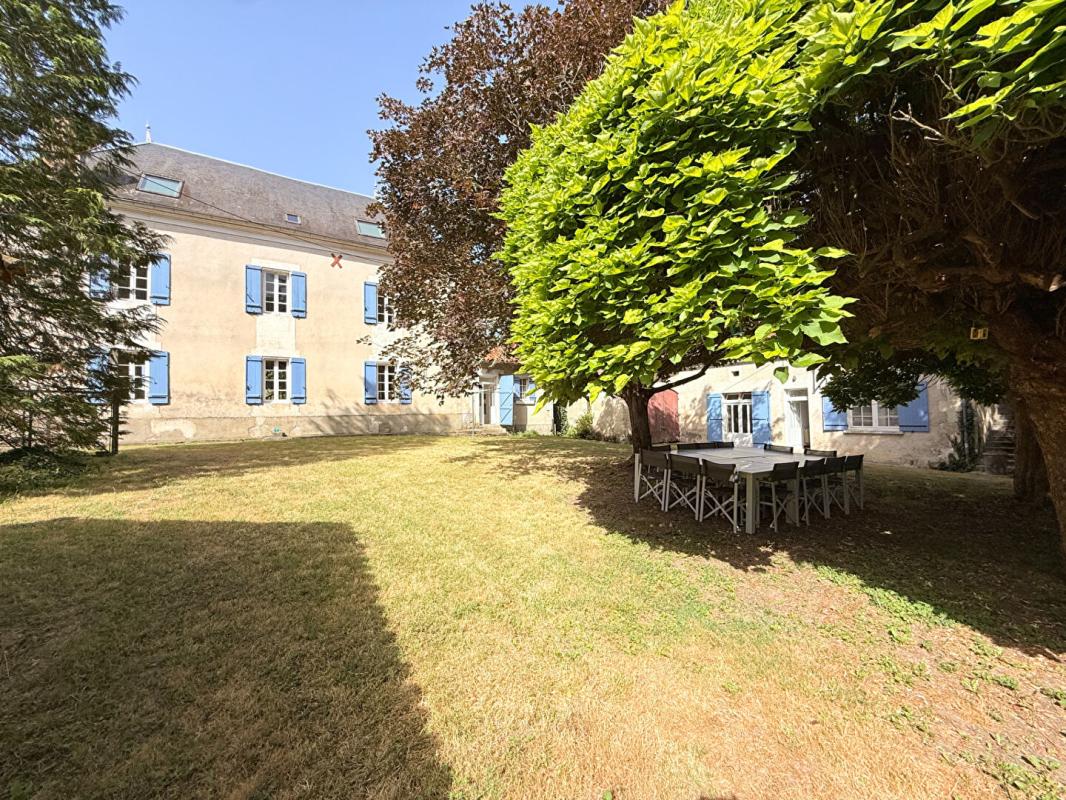 8 bedroom maison in Aubeterre Sur Dronne, Charente, France