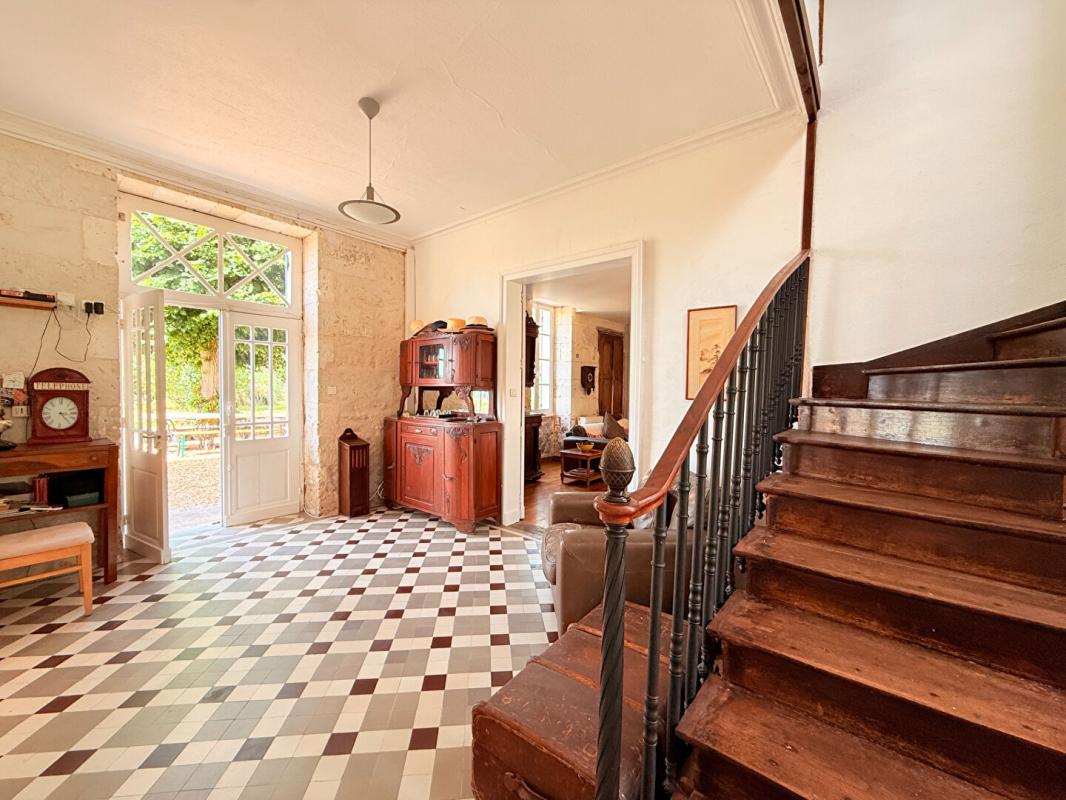 8 bedroom maison in Aubeterre Sur Dronne, Charente, France