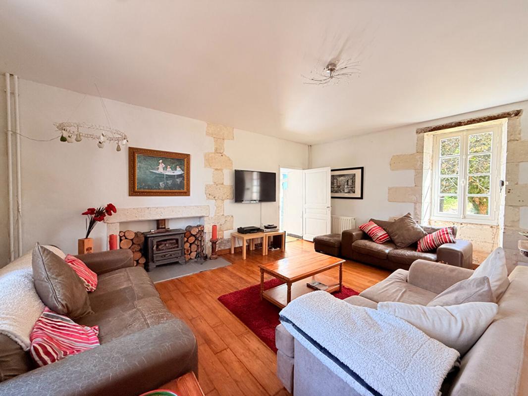 8 bedroom maison in Aubeterre Sur Dronne, Charente, France
