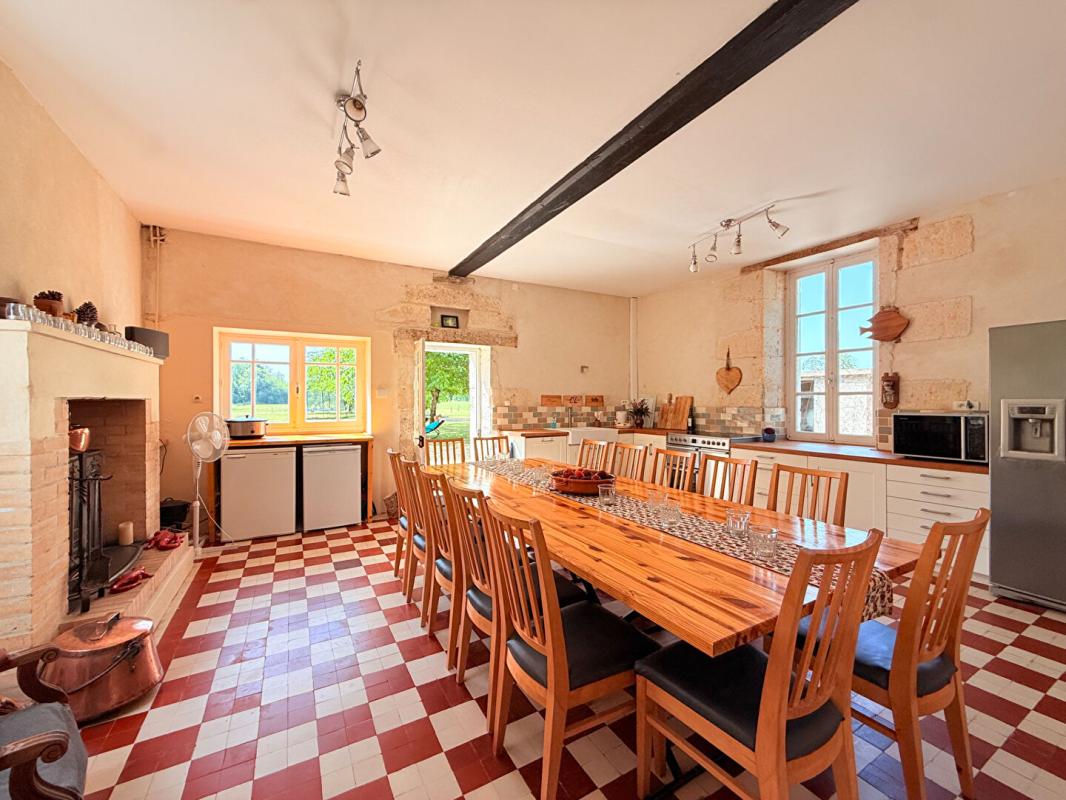 8 bedroom maison in Aubeterre Sur Dronne, Charente, France