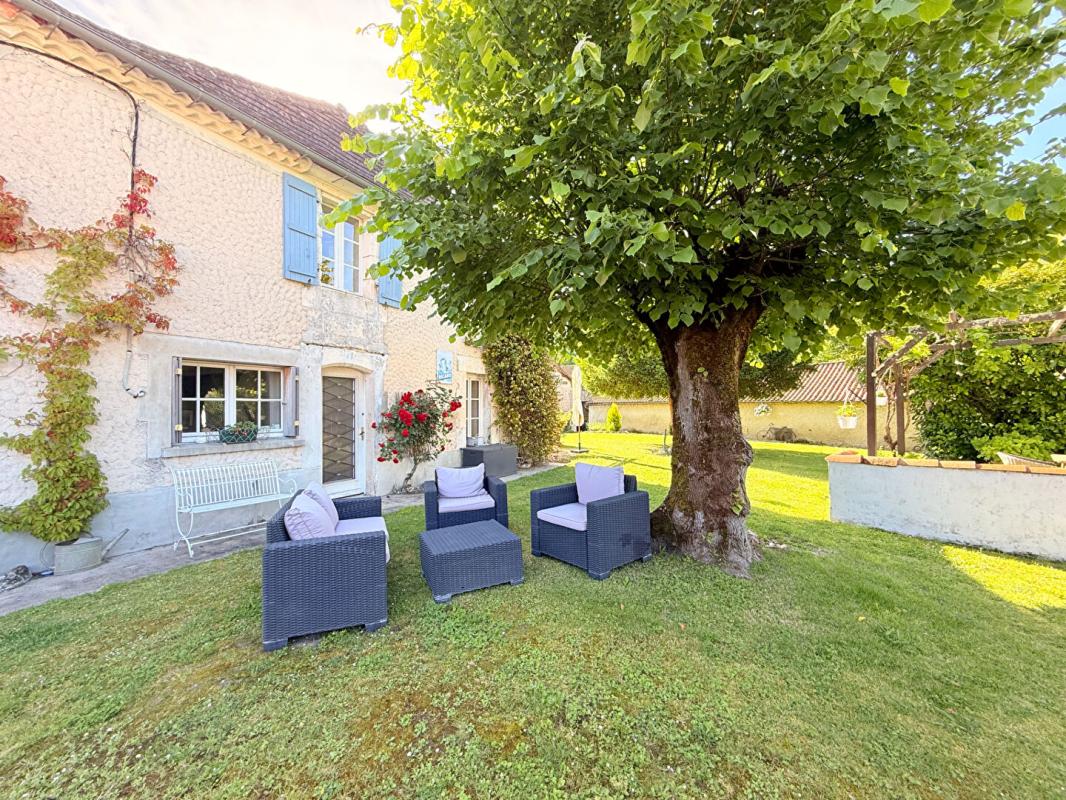 4 bedroom maison in Saint-severin, Dordogne, France
