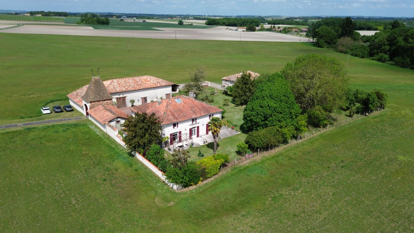 5 bedroom demeure in Barbezieux Saint Hilaire, Charente, France