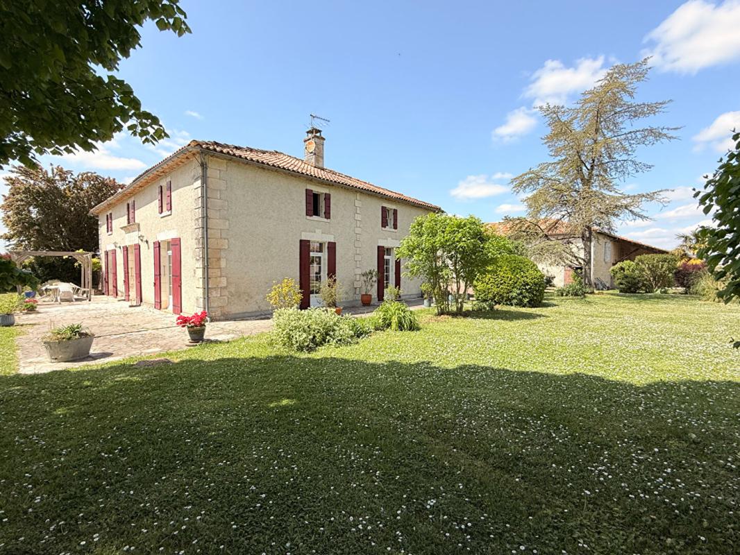 5 bedroom demeure in Barbezieux Saint Hilaire, Charente, France