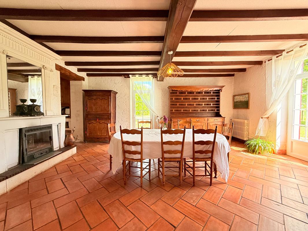 5 bedroom demeure in Barbezieux Saint Hilaire, Charente, France