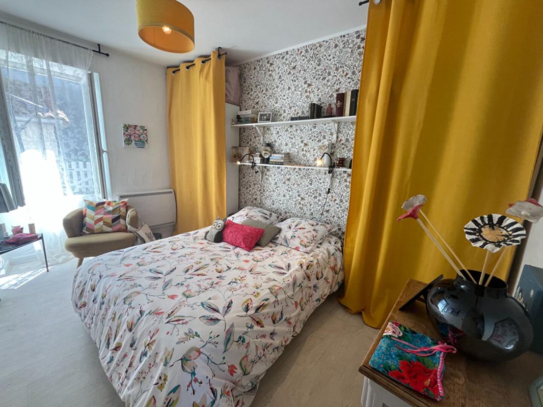 5 bedroom maison in Montmoreau, Charente, France