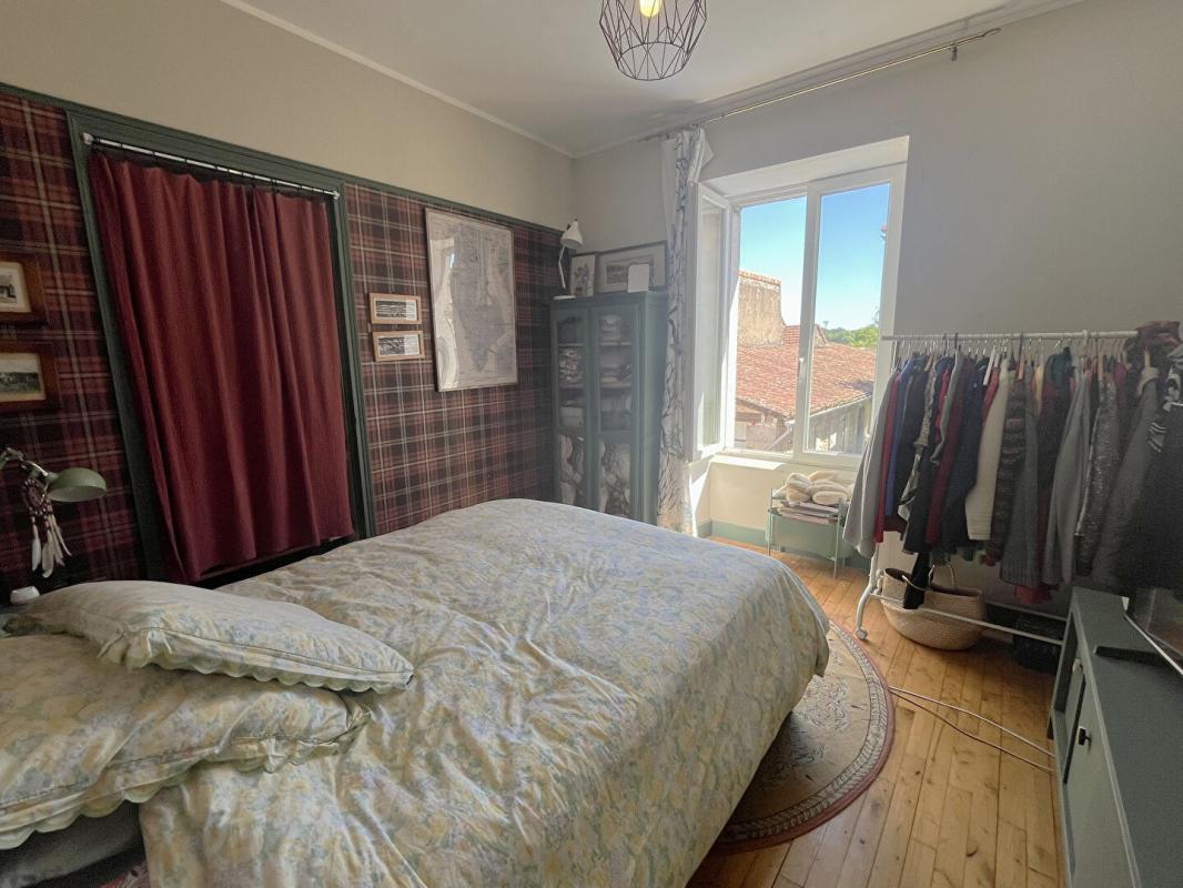5 bedroom maison in Montmoreau, Charente, France