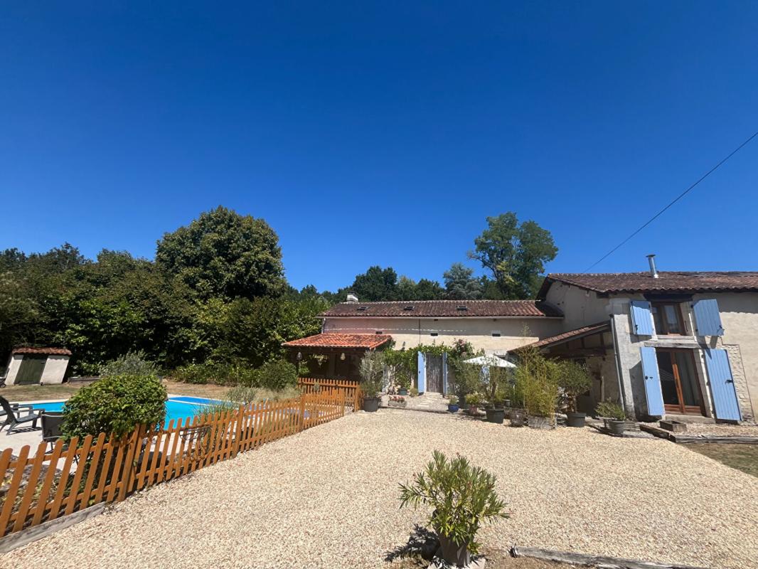 3 bedroom maison in Saint Paul Lizonne, Dordogne, France