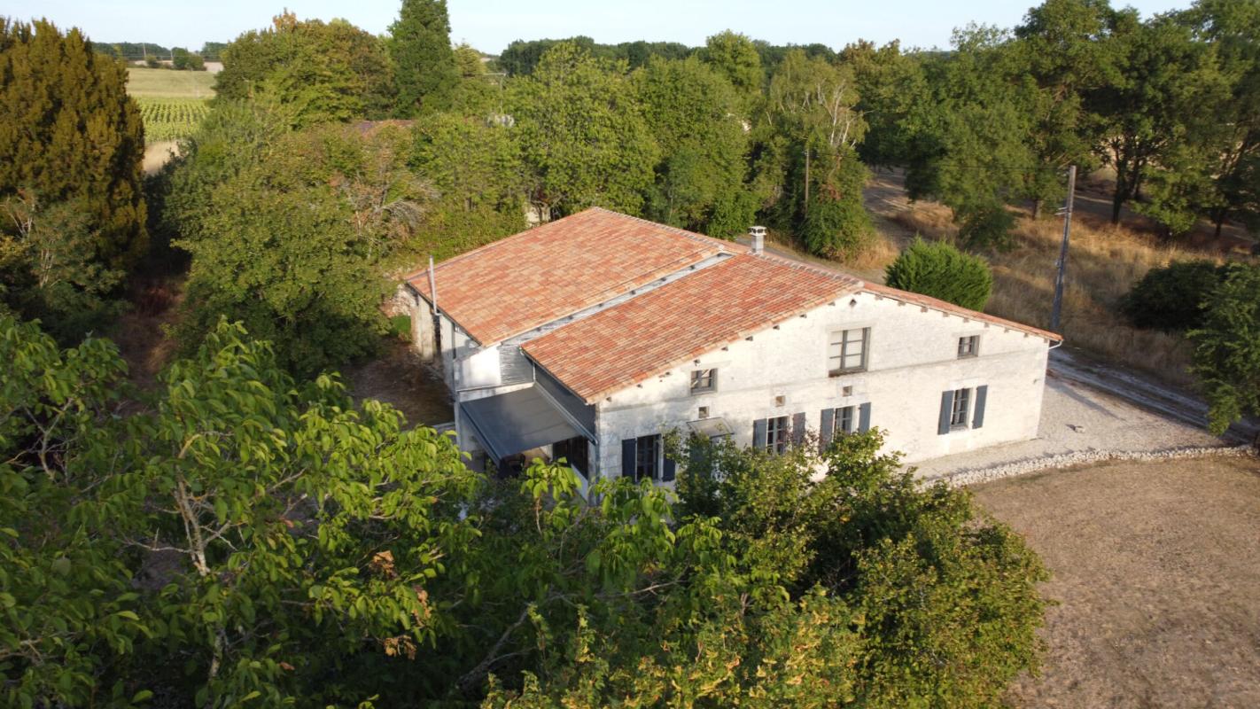 2 bedroom maison en pierres in Juignac, Charente, France