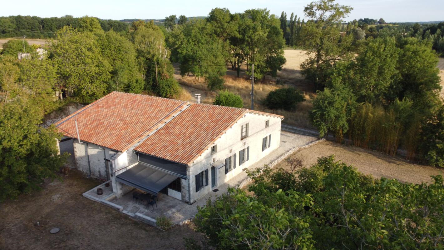 2 bedroom maison en pierres in Juignac, Charente, France