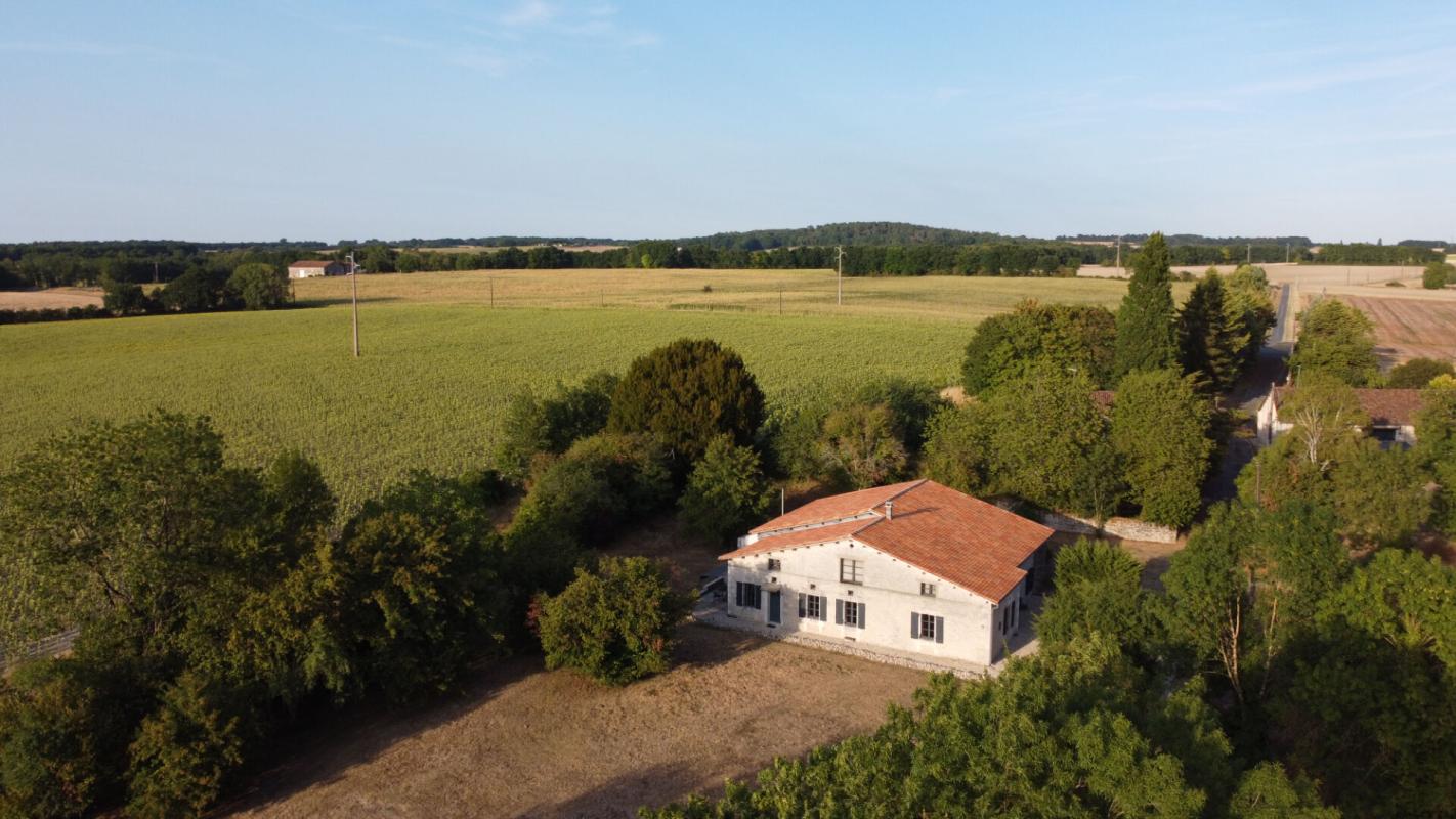 2 bedroom maison en pierres in Juignac, Charente, France