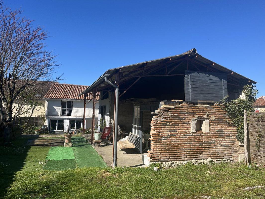4 bedroom maison de village in Bors De Montmoreau, Charente, France