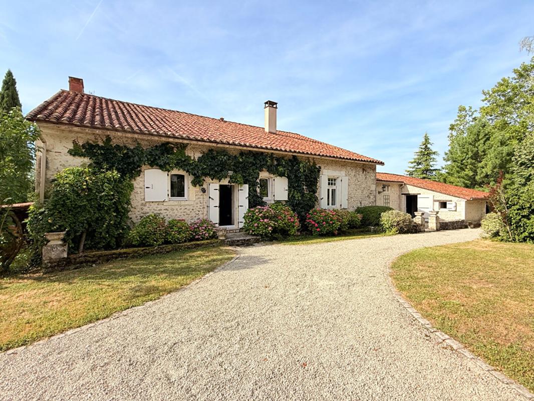 4 bedroom propriete in Montmoreau, Charente, France