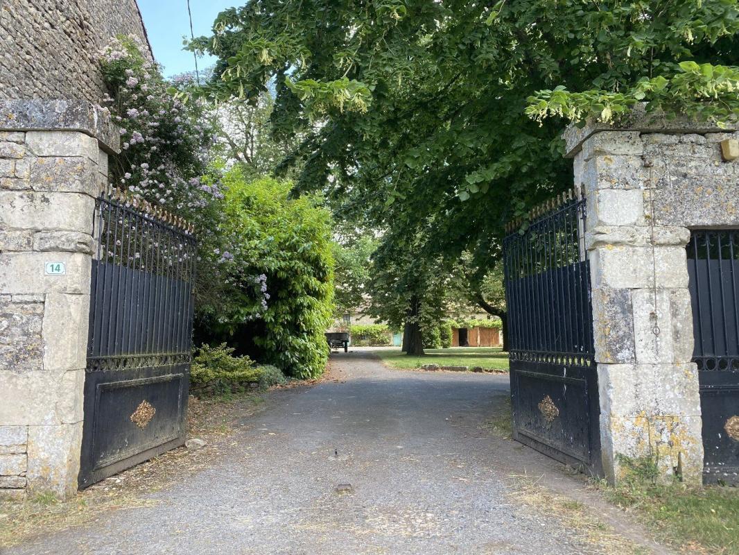 7 bedroom chateau in Chef Boutonne, Deux-Sèvres, France