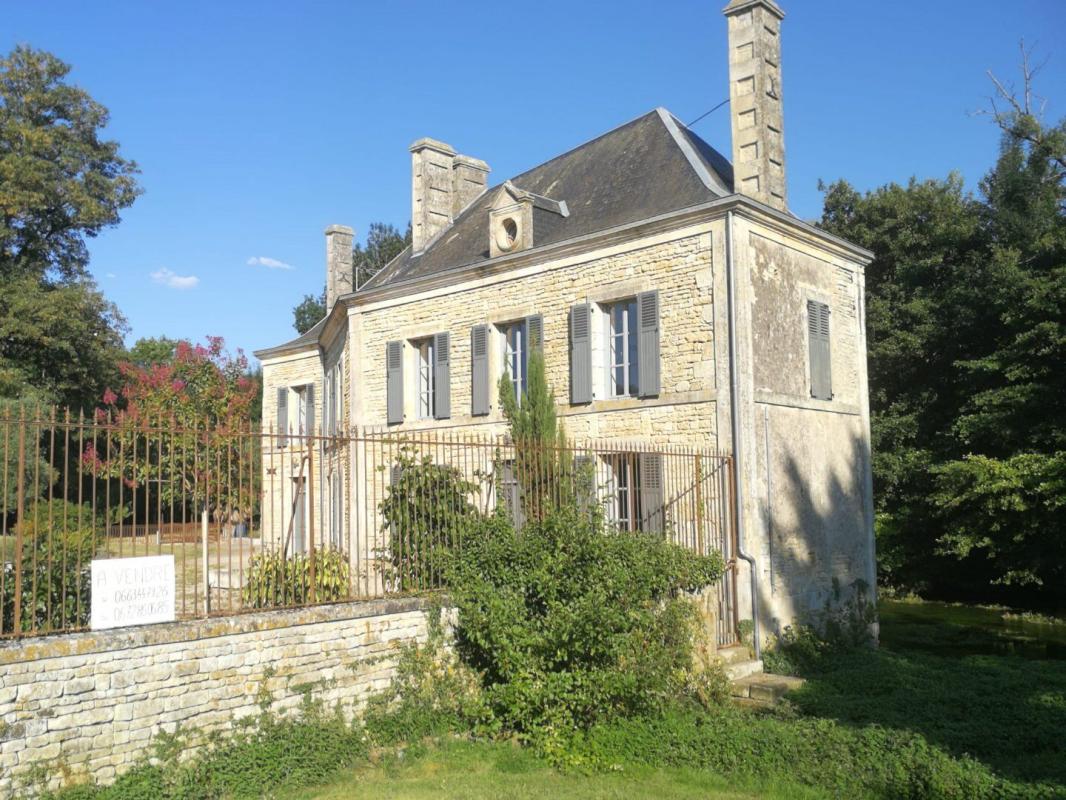4 bedroom maison de maitre in Salles, Deux-Sèvres, France