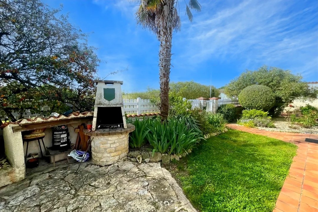 4 bedroom maison de campagne in Trizay, Charente-Maritime, France