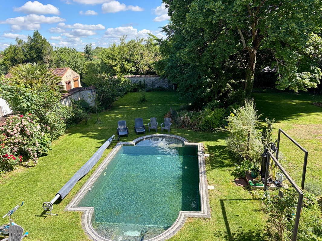 6 bedroom maison de maitre in Saint Porchaire, Charente-Maritime, France