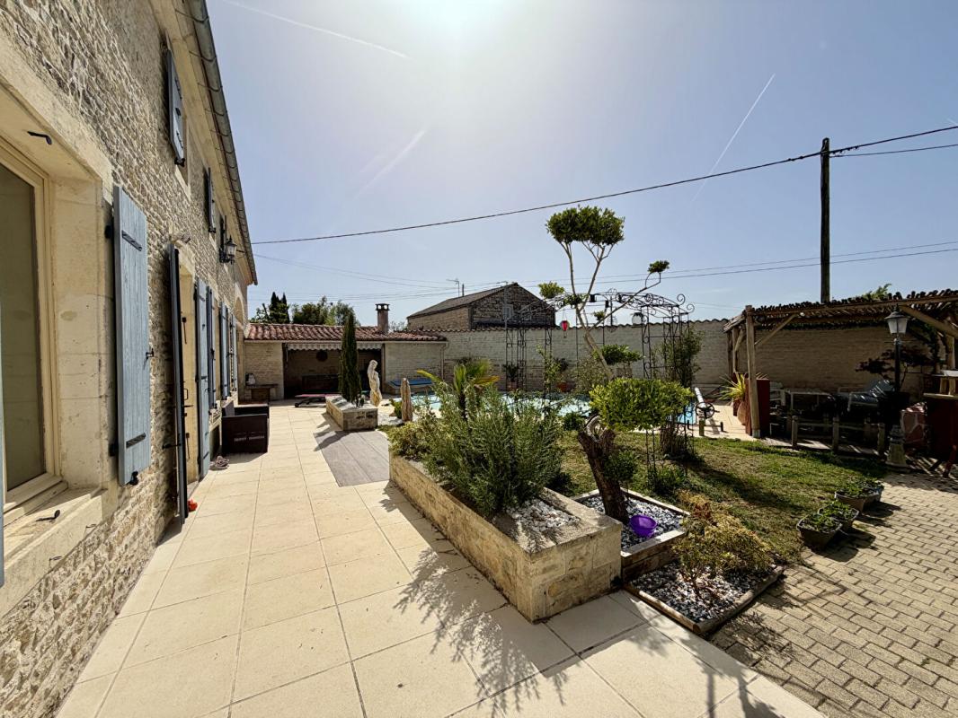 3 bedroom maison in Haimps, Charente-Maritime, France