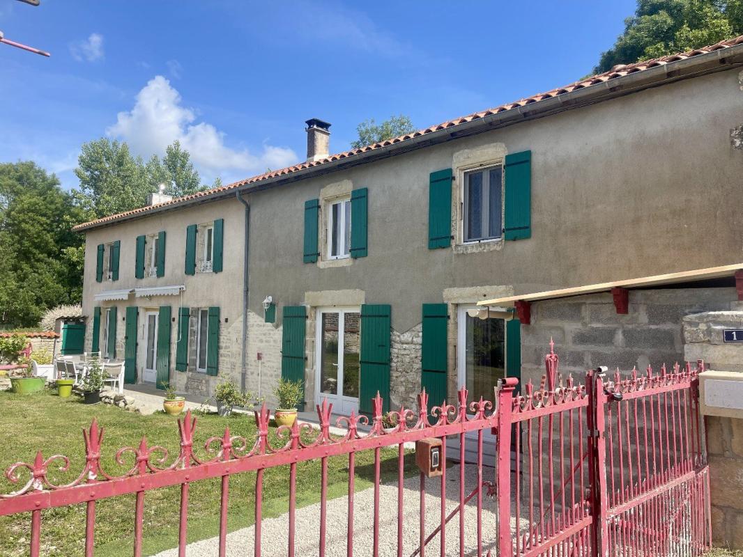 5 bedroom maison in Villefollet, Deux-Sèvres, France