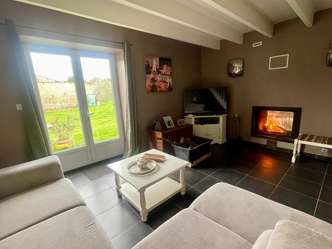 5 bedroom maison in Villefollet, Deux-Sèvres, France