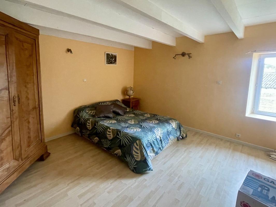 5 bedroom maison in Villefollet, Deux-Sèvres, France