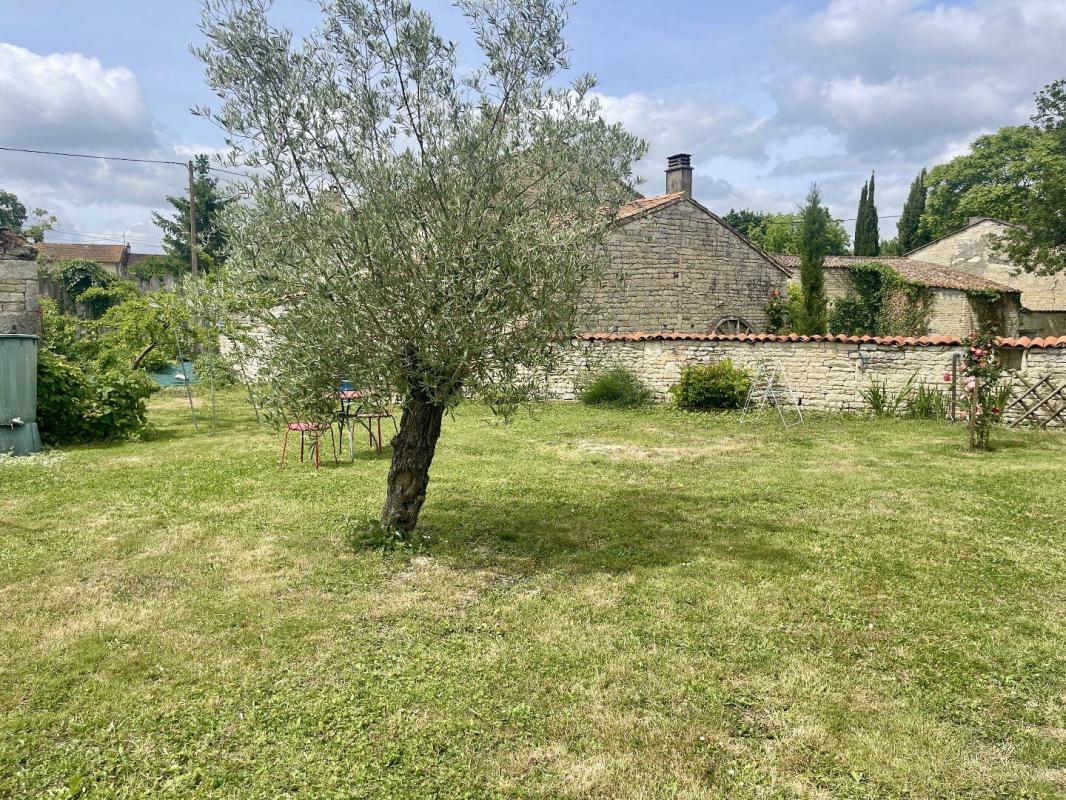 5 bedroom maison in Villefollet, Deux-Sèvres, France