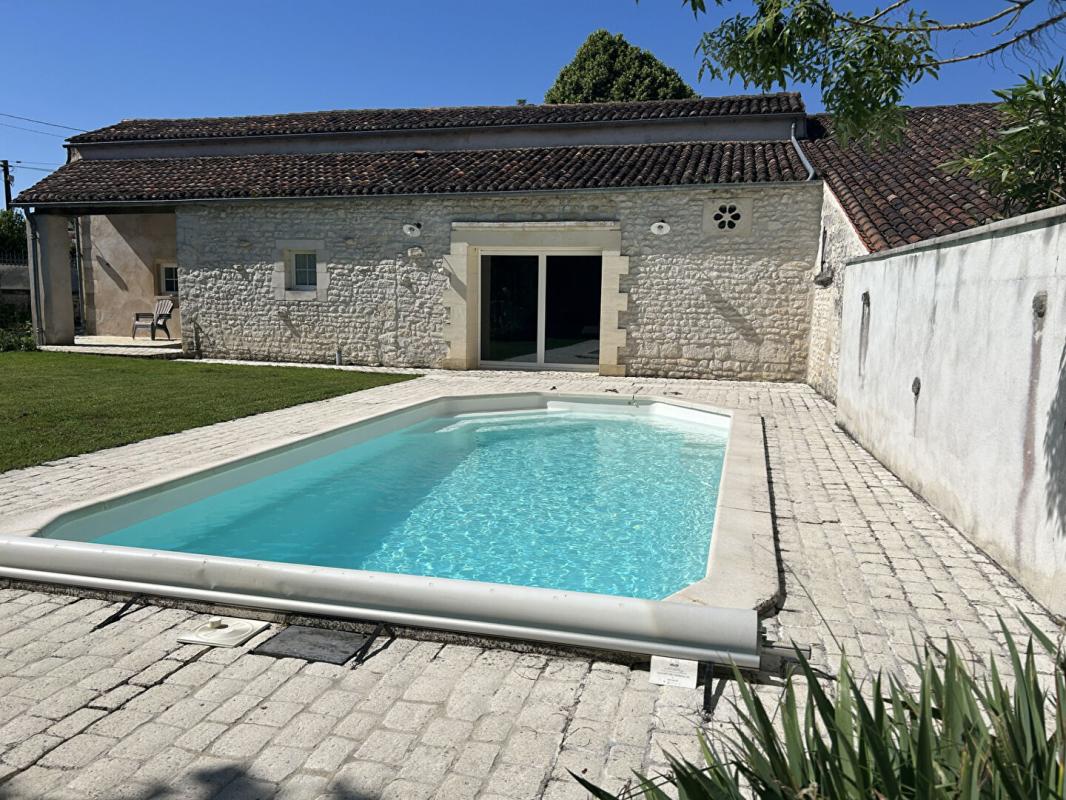 5 bedroom longere in Romegoux, Charente-Maritime, France