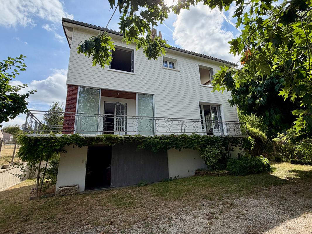 4 bedroom maison in Saintes, Charente-Maritime, France