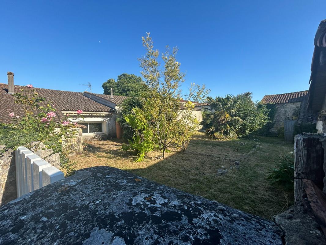 2 bedroom maison de village in Mazeray, Charente-Maritime, France